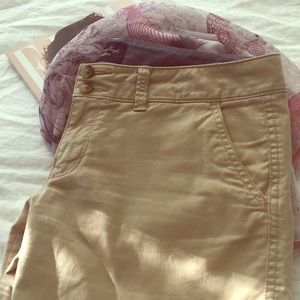 🌹American Eagle khaki Bermuda shorts